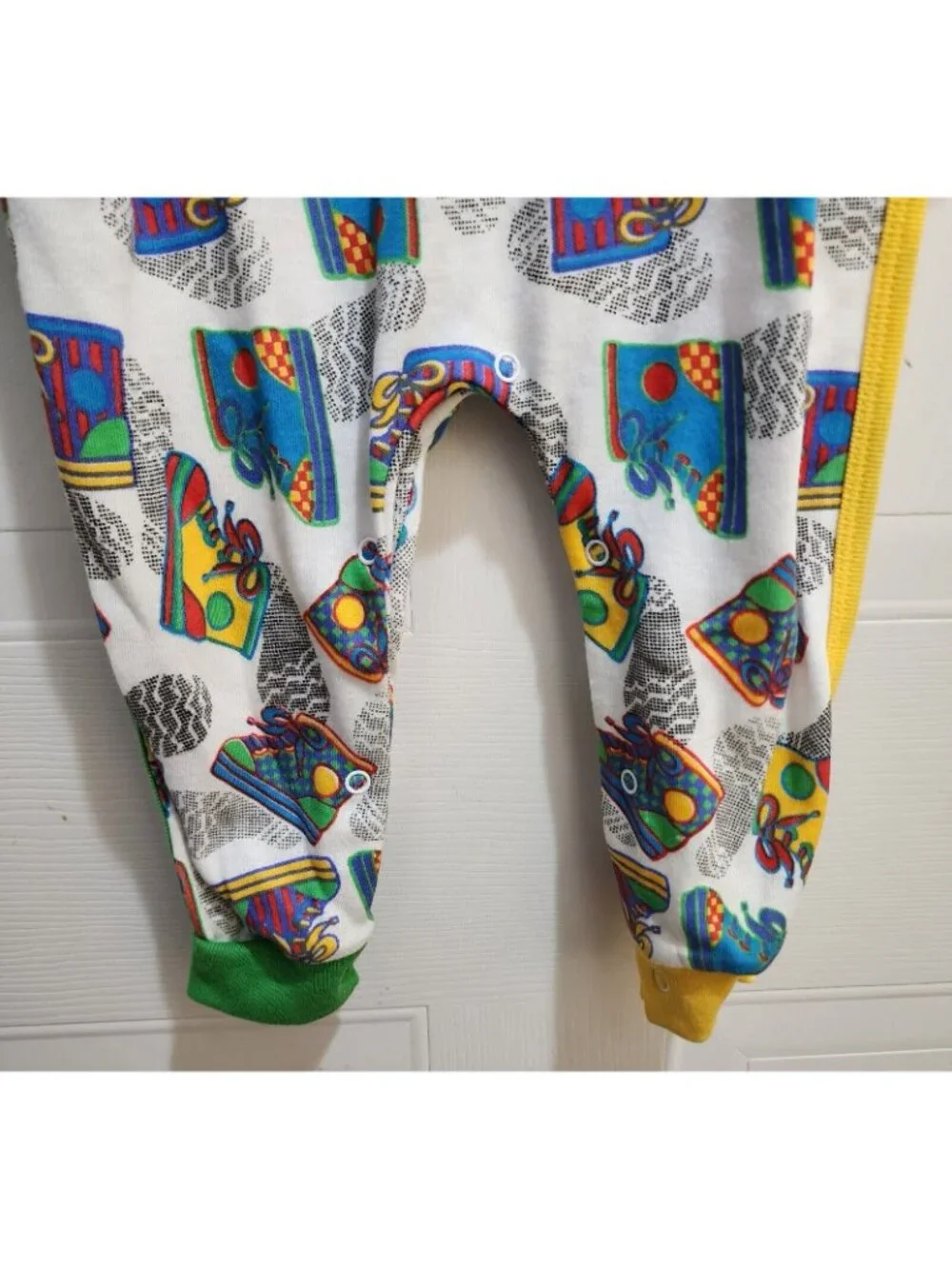 VTG‎ Confetti Knits Colorful Shoe AOP One Piece Snap Outfit Size 24 Months